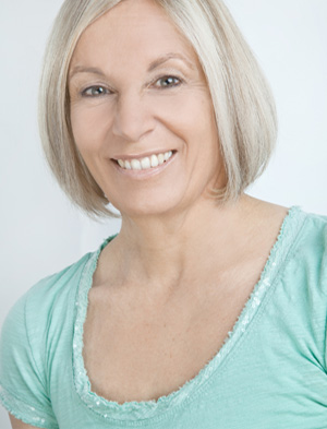 Birgit Lindenberg, geboren im März 1959 Heilpraktikerin, Heilerin, Begradigungstherapeutin, Reiki-Meisterin, Yogalehrerin. 